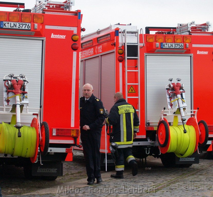 Neue LF`s fuer Koeln Uebergabe in Koeln Deutz an den Wachen  P060.JPG